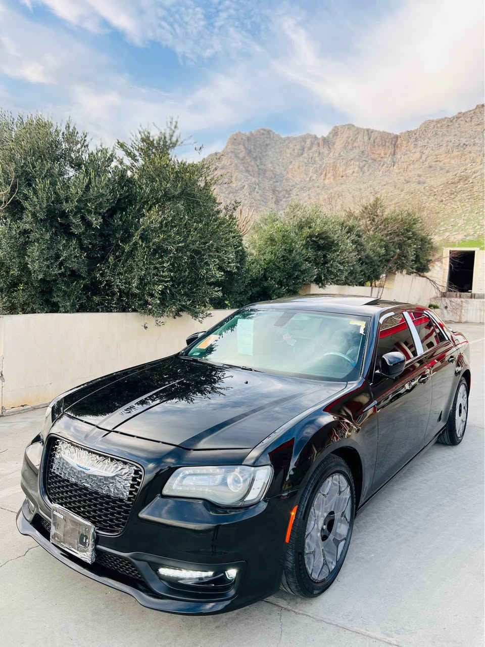 obama ئـۆباما 2017 ئـەمریکی 🇺🇸 
300c فـول مواسەفاتی 
بڕاوە بڕاوە بڕاوە

مـواسەفـات 
شەش پستۆنی(3.6Litr)
بــەسمە
شـەغال
پـانۆڕاما
کوشن سارد و گەرم
کوشن جلد
کوشن خەزن
سوکان ڤۆڵیۆم
تحدید سورعە
گێر ماوس 
ئاوێنە کارەبا
ئاوێنە شەفت 
کامیرا
شاشە گەورە
زۆر مواسەفاتی تر

4تایەیی لۆکی بۆبەستراوە 1 مانگە

کوشن و سوکانی لۆک لۆکە

هیچی نیە ساردو شوخت و بۆیاغ
گێرو مەکینەی بەشەرت 
سـەیارەکە تابڵێی لۆک و تازە مـاوەتەوە
***********
*********** رانية, السليمانية
