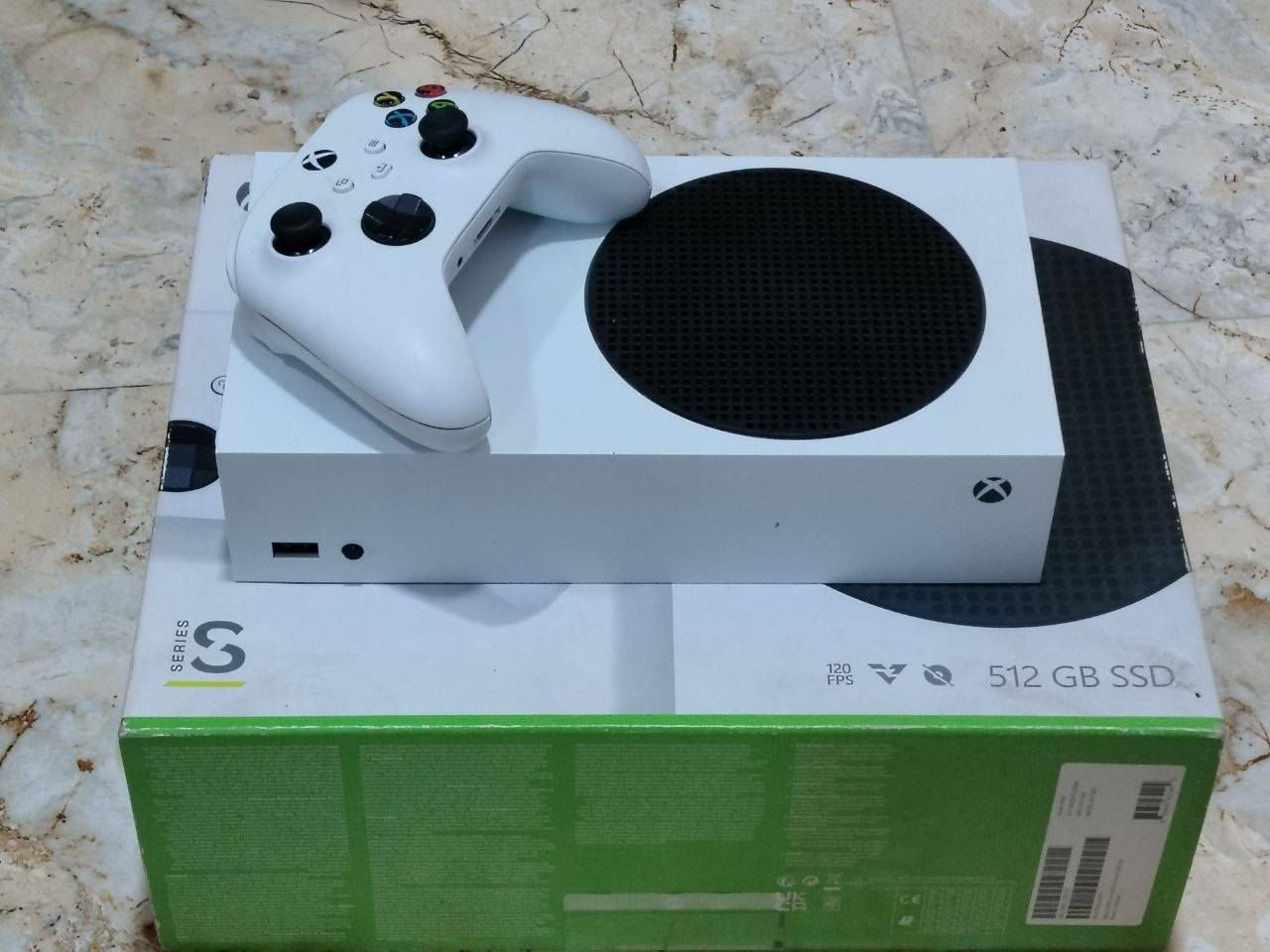 السلام عليكم اكس بوكس سيريس اس للبيع الجهاز كلش نظيف و كامل الملحقات و استخدام كلش قليل الجهاز سعره 400 قفل و للتواصل و الاستفسار الرقم ***********
