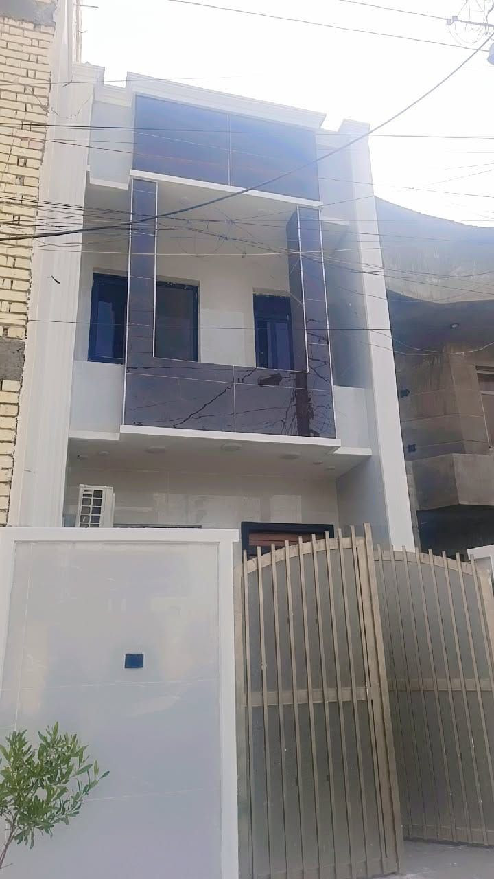 السلام عليكم للبيع للبيع يوجد لدينا مشتمل 100 متر في منطقه حي الجهاد خلف اربع شوارع شارع المضخه الوجهه 4 النزال 25 ثلاث غرف نوم وصاله ومطبخ وخدمات بيت جديد بناء 2025 هاتف *********** السعر 230
