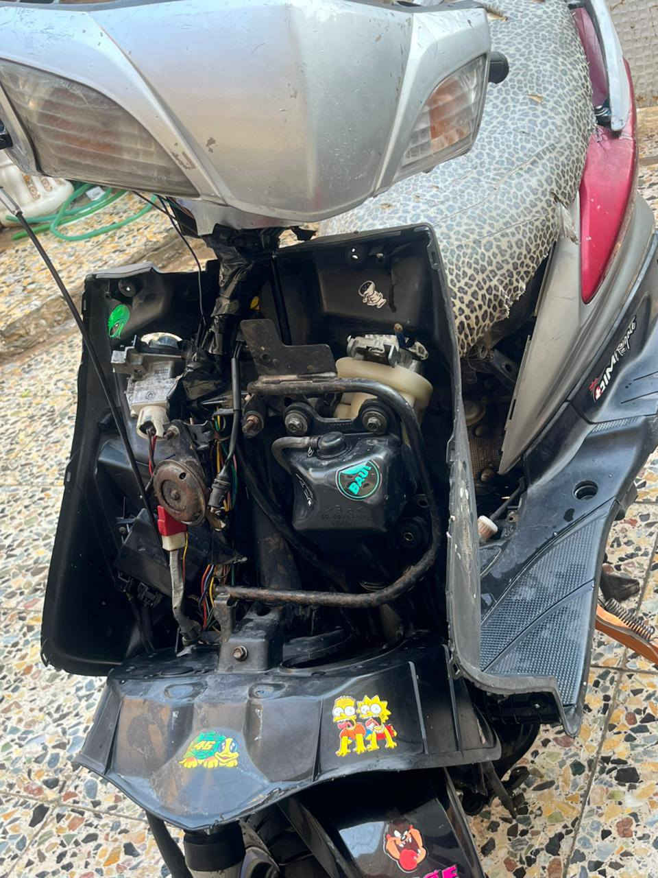 دراجه سكنس فحل ياباني كابريتر الدراجه مكينه هاون معدل فول كهربائيات شغاله الدراجه نص نكره الله شاهد تايرات جدد ام الفرش جنت خال كلجات رياضي وشلتهن الدراجه نقصها بس بجم امامي
السعر 400 الف وبيها مجال ملاحظه!!!(قابل للمراوس) اي دراجه حسب القناعه 
الاستفسار ***********
