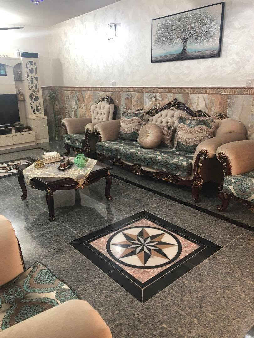 تخم طقم تركي للبيع نظيف جداً جداً
٢ قنفة ثلاثية
٤ كراسي وطبلة وسطية السعر مليون و200


**إذا كنت صاحب هذا الإعلان وتريد حذفه لأي سبب، رجاءا أرسل رسالة إلى الدعم الفني**