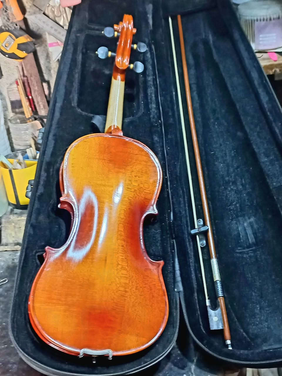كمان ماركة للبيع سعرة 150 الف الكمان ماركة (ZK) خشب ميبل صوت شرقي كامل جنطة وقوس مظبط وجاهز للعزف والتمرين والتدريب  . . هذا رقمي وبي واتساب *********** مكاني بغداد/ البياع( يوجد توصيل بغداد والمحافظات)
