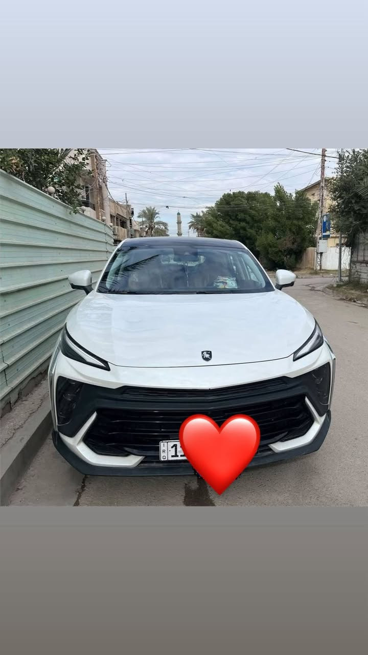السلام عليكم 
🚘T5 EVO🚘 للبيع  
🚘🚘DONG FENG🚘🚘
🔷موديل2024 ضمان 6 سنوات او 200 الف كم 
اللون ابيض 
🔹عداد المسافة 45.000 الف قابل للزيادة 
🔹السيارة فول 1/1 
🔹المحرك 1.5 تيربو 
🔹القوة الحصانية 195 حصان 
🔹العزم 285 نيوتين 
🔹السرعة القصوى 240 كم 
🔹الدفع أمامي 
🔹ناقل الحركة DCT7 دبل كلج 
🔹استهلاك الوقود 6.1 لتر /100 كم
🔹سعة الخزان 55لتر 
🔹جام أربعة كهرباء اوتو ماتيك 
🔹كرسي سائق كهربائي 8 حركات مع تدفئة
🔹كرسي مرافق كهربائي 4 حركات مع تدفئة
🔹تحكم مقود / مثبت سرعة / بلوتوث  
🔹3 أنظمة قيادة (اقتصادي-رياضي-عادي)
🔹مكيف امامي وموزع خلفي ثلاجة داخلية
🔹شاشة مركزية حجم 10.25  عداد سرعة رقمي حجم 10.25 سماعات عدد6
🔹تشغيل بصمه  اضاءة داخلية متعددة الألوان 
🔹الكاميرا عدد 5 360 / اوتو هولد /بريك اصطفاف كهربائي 
🔹الحساسات أمامي / خلفي مع نقاط عمياء  مع رادار  امامي 
🔹دخول بصمة سائق / صندوق كهرباء 
🔹إشارات في المرايا الجانبية 
🔹بانوراما كشافات زينون ***********
