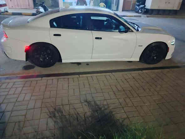 السلام عليكم  دايتونا ارتي RT 2018
بدون ارباك وبدون صبغ بيها كارت بلباب الخلفي
رقم بغداد باسمي
جارجر دايتونا DAYTONA 
لون ابيض 
Super Track Pack سوبر تراك پاك
الموديل : 2018
المحرك : 5700
V8
العداد : 70 قابل للزيادة
عليها برمجه
المواصفات فول عدا الفتحه 
جكات s2
تخم تايرات جديد
ديسكات موبار
كشنات حظن أسود كنتارا اصل
المقاعد الامامية كهرباء
ذاكرة لحفظ وضعيات الجلوس
كشنات الامامية تدفئة تبريد
ويل وتخم تاير جدد
مقود السائق تدفئة كهربائي
4انظمة قيادة
الشاشة جبيرة U connect تدعم كار بلي
لايتات زينون LED
كامرا خلفية
وباقي مواصفات الدايتونا معروفة
 صوتها طرب
ملاحضة : سيارة بلواقع احله بهواي 

السعر 233

للتواصل 
 متوفر واتساب ‭0781 103 9056‬

‭0782 663 9662‬ الحال
