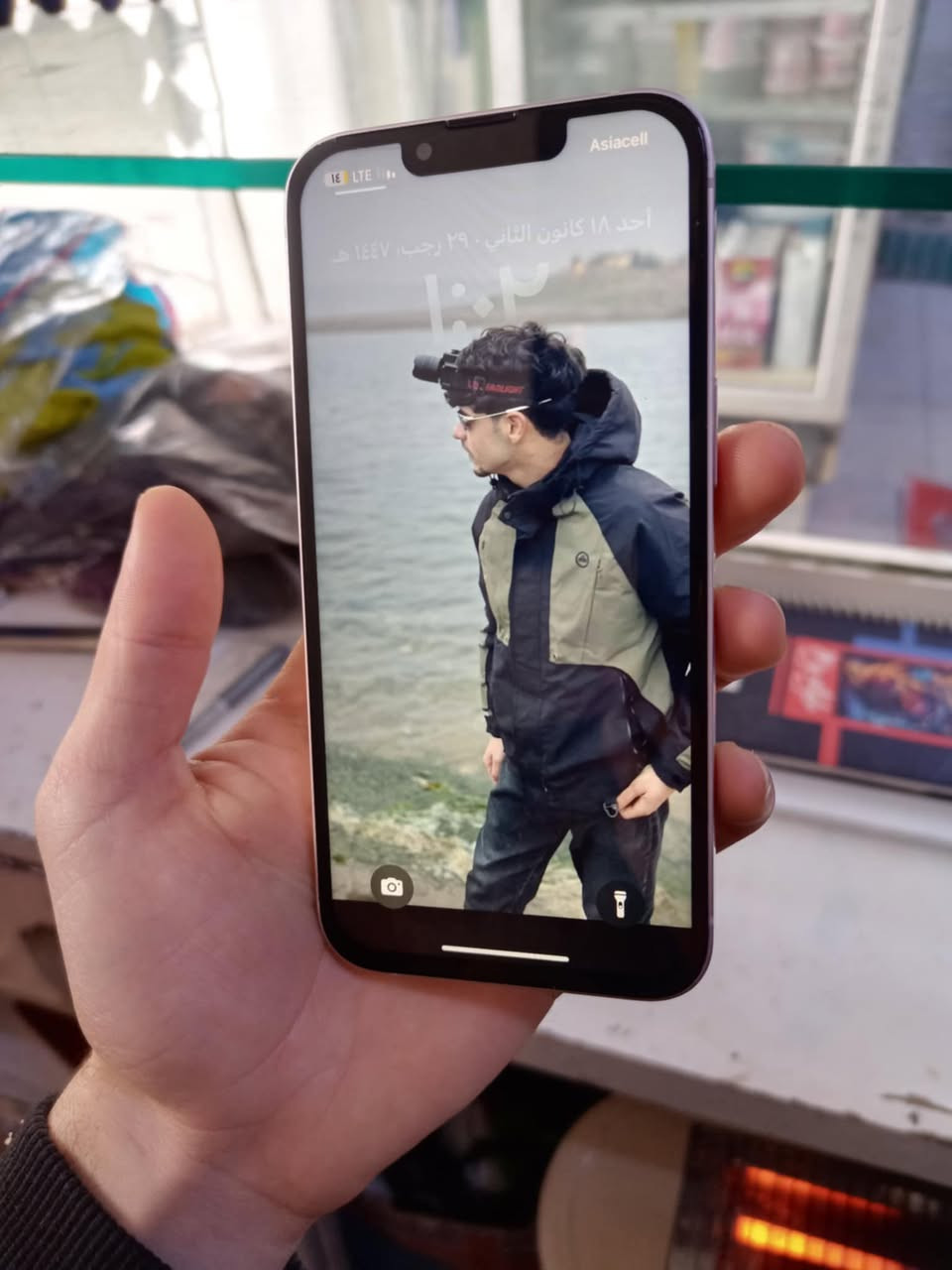 ايفوان 13
ذاكرة256
فقط مبدل شاشة اصلي 3 خيرات شرط 
كلو شغال فيس ايدي شغال الجهاز فوال
بطارية 🔋75
***********وتساب
سعر290
