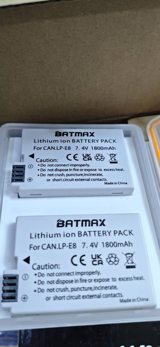 بطاريات ليثيوم أيون من ماركة BATMAX مصممة كبديل لبطاريات Canon LP-E8.التوافق: تعمل مع كاميرات كانون موديلات EOS 550D، 600D، 650D، و 700D.المواصفات: تتميز بجهد 7.4 فولت وسعة 1800 مللي أمبير.المميزات: توفر كثافة طاقة عالية وعمر افتراضي طويل بدون تأثير الذاكرة.بطاريات للكانون بسعة 1800ملي امبير مع قاعدة الشحن 
10


**إذا كنت صاحب هذا الإعلان وتريد حذفه لأي سبب، رجاءا أرسل رسالة إلى الدعم الفني**