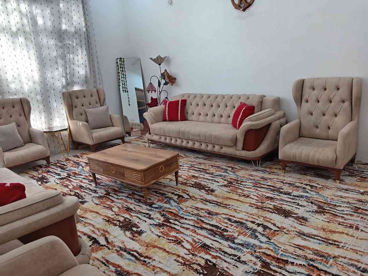 يالله بيت للبيع في منطقه البستان الزراعي مساحه ٢٠٠ متر بناء حديث طابوق يتكون من ٣غرف نوم وصاله كبيره استقبال ومطبخ السعر ١٣٠ وبي مجال قليل للاستفسار الاتصال على الرقم *********** يوجد وات ساب للاستفسار
