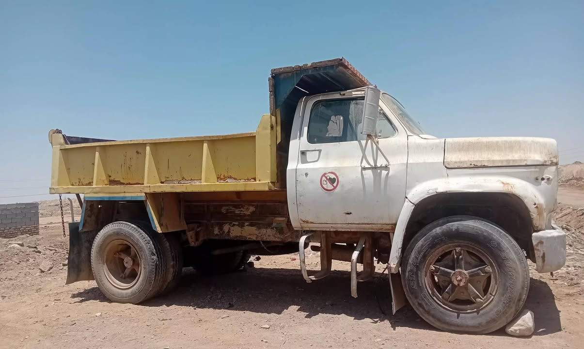 السلام عليكم للبيع جمس لوري قلاب موديل ٨٢ مكينه ٨ سلندر رقمها ذي قار السنويه صاقطه ٢٠٢٤ كيرها جديد حداديه حلوه تايرات نضيفات شرط التحويل ورفع الضريبه والغرامات التواصل على ***********اتصل وبالخدمه
