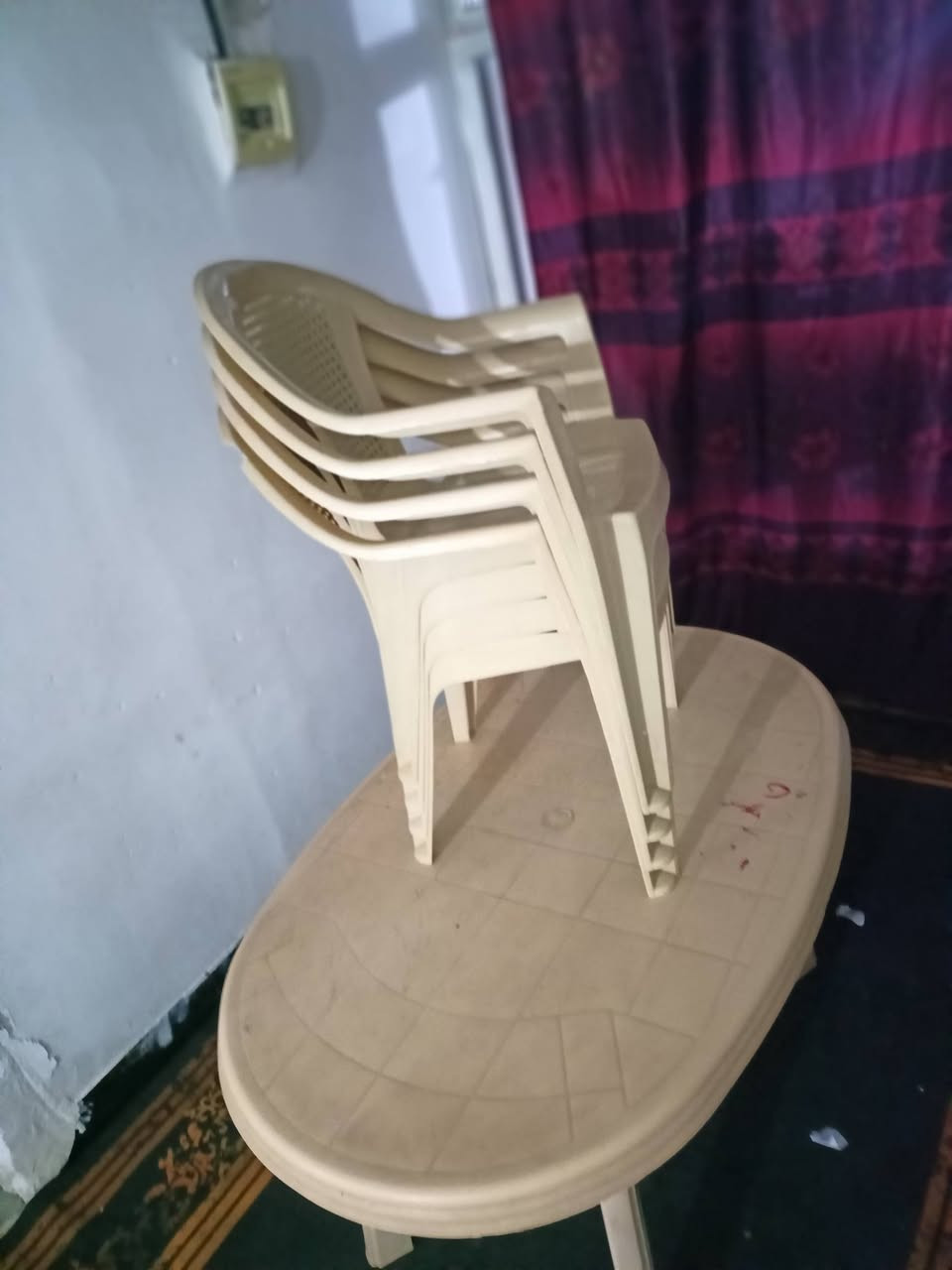 اغراض للبيع ميز طعام شراي يتصل *********** مكان كركوك حي العسكري 🌹 قرب جامع خديجه الكبرى 🌹
