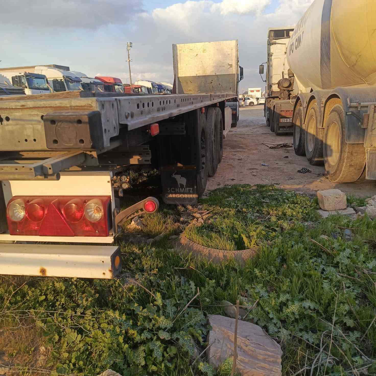 سلام عليكم 
 عربانة  شمتز 
منفيس كاملة 
اثنين دناكير  تعليگ 
كهربائيات 
 تخم تاير كلها كاملة 
گبل للشغل 
 السعر ب. ٨٠. وبيها مجال 
المكان  بغداد قضاء المدائن  
رقم صاحب العربانة 
  اي استفسار اتصل 
***********
