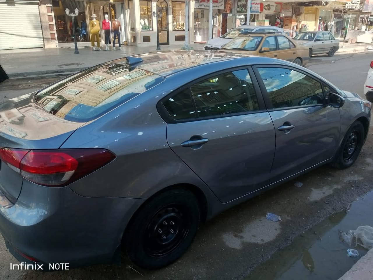 السلام عليكم كيا فورتي للبيع موديل ١٧ رقم اربيل وكالة وتحويل مضمون وارد كندي حادثها بل البنيد طخة خفيفة فوق اللايت الايسر ع كد شبر والصور موجودة بدون دواخل شرط  جميع الاريباكات سليمة وصار بيها شخط بل عراق بين الجاملغ والباب صفحة السايق  وطخه باب الصدر مواصفات تحكم ستيرن ونظام بلتوث شاشة كبيرة اصلية وشاشة اعطال  كشنات تدفىه مودات قياده مكانها كربلاء سعره115 وبيه مجال الاتصال ***********
