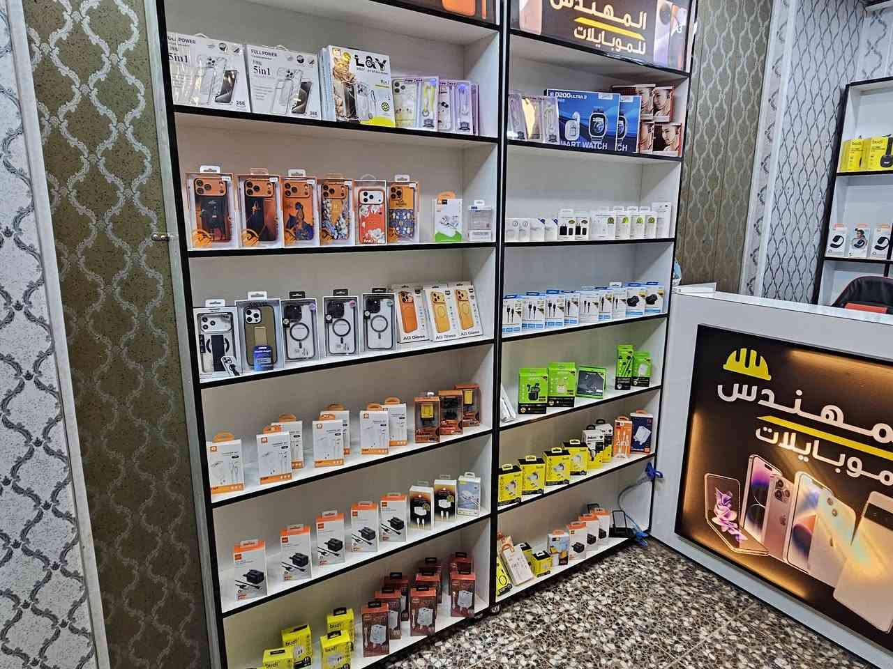 محل للبيع
محل هواتف متكامل للبيع لعدم التفرغ 
يحتوي على الكسسوارات الكاملة وكل ما يلزم لغراض الصيانة من شركة ميكانيك 
المحل مدينة الصدر قطاع 60 شارع سوق الرضوي 
الايجار بسيط 250 والاتفاق مع صاحب العمارة 
سعر المحل 6 مليون وبي مجال بسيط.
الوارد المحل خير من الله للتواصل والاستفسار 
***********
