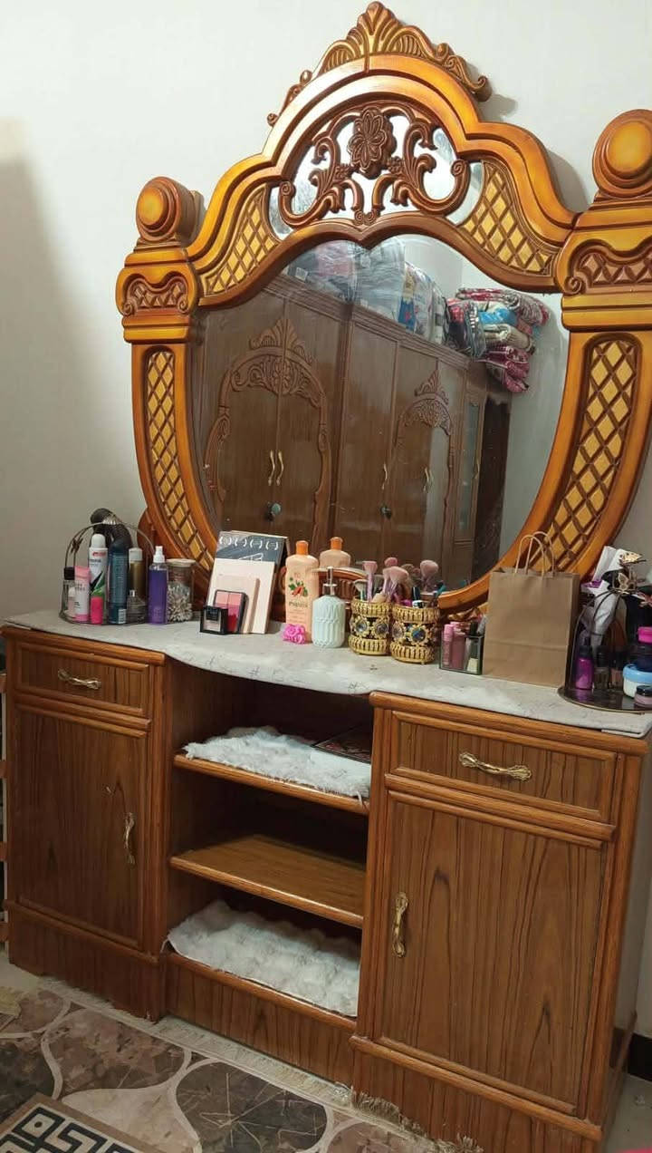 غرفة اخشاب للبيع في المشخاب
السعر 650 وبيها مجال… . ***********
