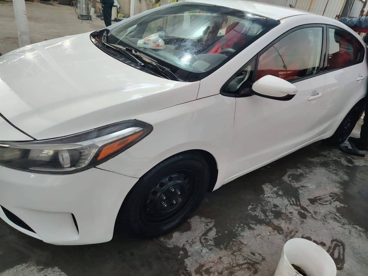 السلام عليكم
فورتي 17 امريكي ضربه بنيد وجاملغ الايمن بدون دواخل فول نضافه مكينه وكير خير من الله صدر امام وخلفي كله جديد سياره كاعده مابيها كل نقص مكاني سده الهنديه الشراي يتصل ع الرقم  *********** بي واتساب
