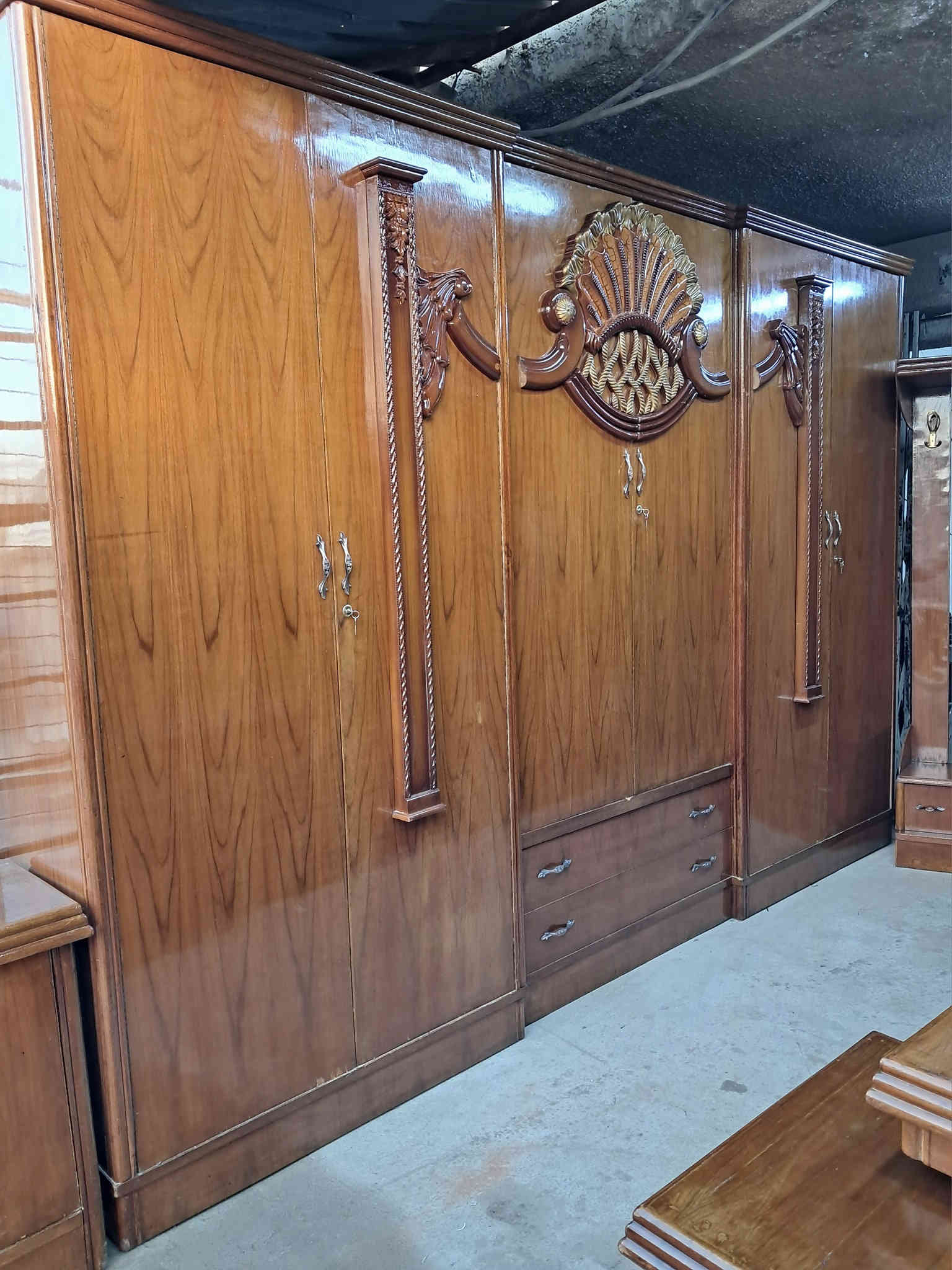 يعلن معرض الخفاجي عن وجود غرفه نوم مستعمله تسكام ونظيفه داخل وخارج صاج 5مليم ملحق داخلي ارتفاع الكنتور مترين ونص الغرفه نضافته 100في 100دنك جاوي حجل جاوي كل هاي المواصفات 950 الف وبالعافيه عل تكون من نصيبه للاستفسار اكثر 
***********
***********واتساب
