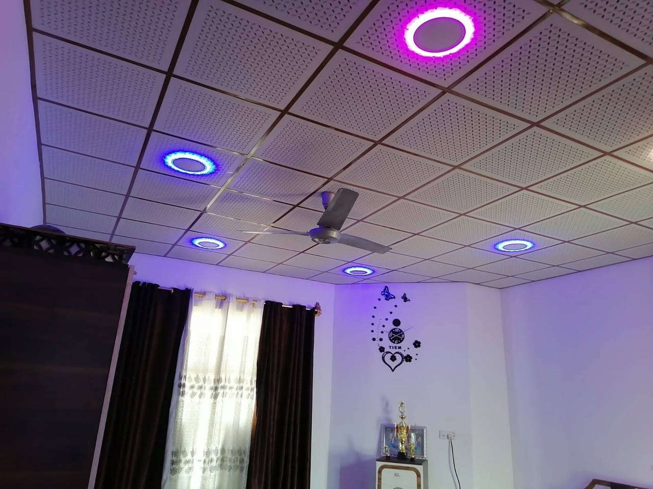 بسم الله الرحمن الرحيم يعلن مكتب عقارات الاخوين عن دار للبيع بصره قضاء شط العرب الكباسي الصغير مساحه 200 متر ركن شارع 10 متر تبليط طابو صرف زراعي بسم عراقي طابقين استقبال مطبخ صالتين اربع غرف صحيات داخليه وخارجيه للستفسار على رقم ***********
