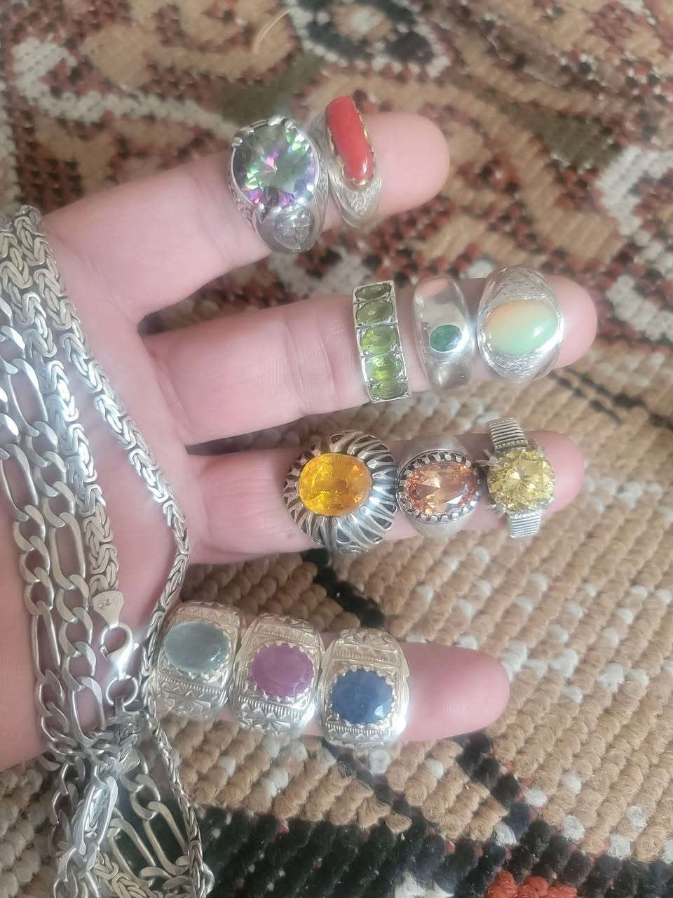 للبيع فضه احجار كريمه يعني مرجان وتوباز وياقوت وموزنايت واوبال وزمرد وزبرجد احجار طبيعيه غير معالجه 
 زناجيل عدد 2فرعوني وكاتير+11خاتم 
الوزن الكلي 205

توصيل بغداد فقط 
جماعه الكسر متفيدك


**إذا كنت صاحب هذا الإعلان وتريد حذفه لأي سبب، رجاءا أرسل رسالة إلى الدعم الفني**