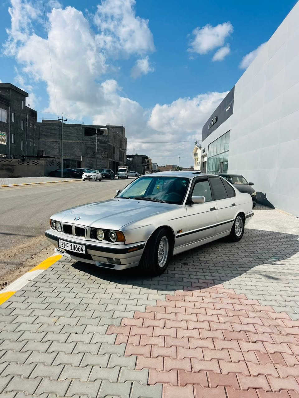 السلام عليكم 
للبيع بي ام 525موديل 1991 محرك مسكر شرط كير وتماتيك شرط صدر امامي خلفي جديد تخم تاير جديد  بجم عريض سلايت طكتين رقم سليمانيه بسمي شرط التحويل
ثاني يوم سنويه 2031 تبريد جام كهرباء غرفه جديده 
السياره جاهزه كهربائية ومكانيك كل شي تمام 
السعر 68 وبيه مجال مكاني تكريت 

‭0774 353 6343‬

‭0783 866 3937‬
