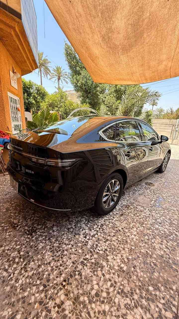 السلام عليكم بي واي دي دستروير خصوصي لون اسود ملكي موديل 2025 السياره وضع الشركه داخل ابيض فول مواصفات عدا الفتحه شاشه قلاب بصمه ثلاث انضمه قياده السياره مكفوله كفاله عامه من الضربه والصبغ والبارد معه كل ملحقاتها موجوده السياره بغداد تحويل مباشر السعر 20 مليون بيها مجال الشراي يتصل ***********
