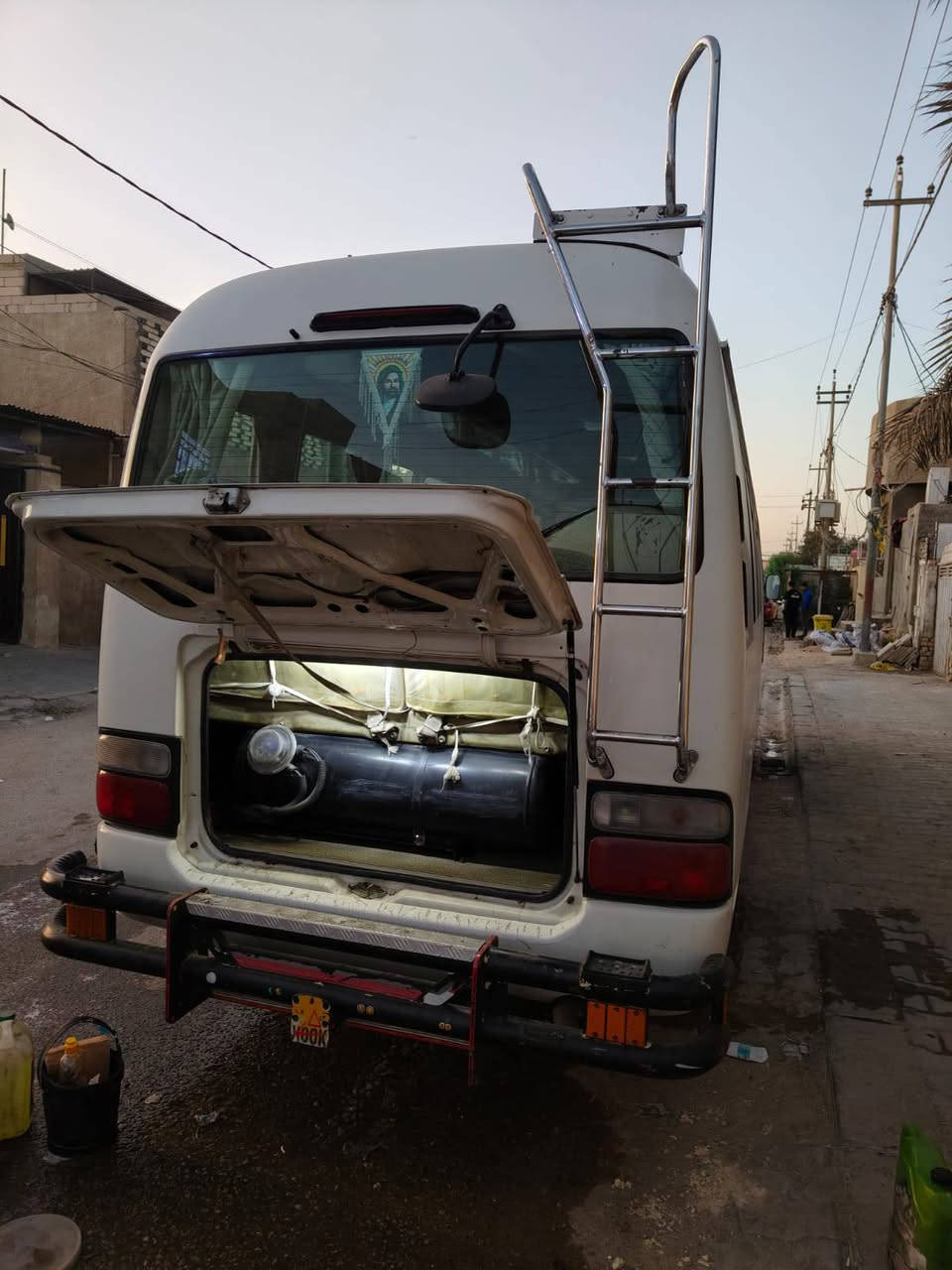 سلام عليكم..
كوستر للبيع رقم بغداد انكليزي بسمي مداور ثاني يوم .. مواصفات سيارة 
سلة داخلية تدفئه حاكية أي بي اس 
درج درع منظومة غاز سوباية تبريد محور كشنات قلاب ستاركس تخم تاير جاهزة على آخر.. أخوان مكلف بل نشر عنوان نجف الاشرف.. ‏‪***********‬‏ رقم راعيها سيارة..
