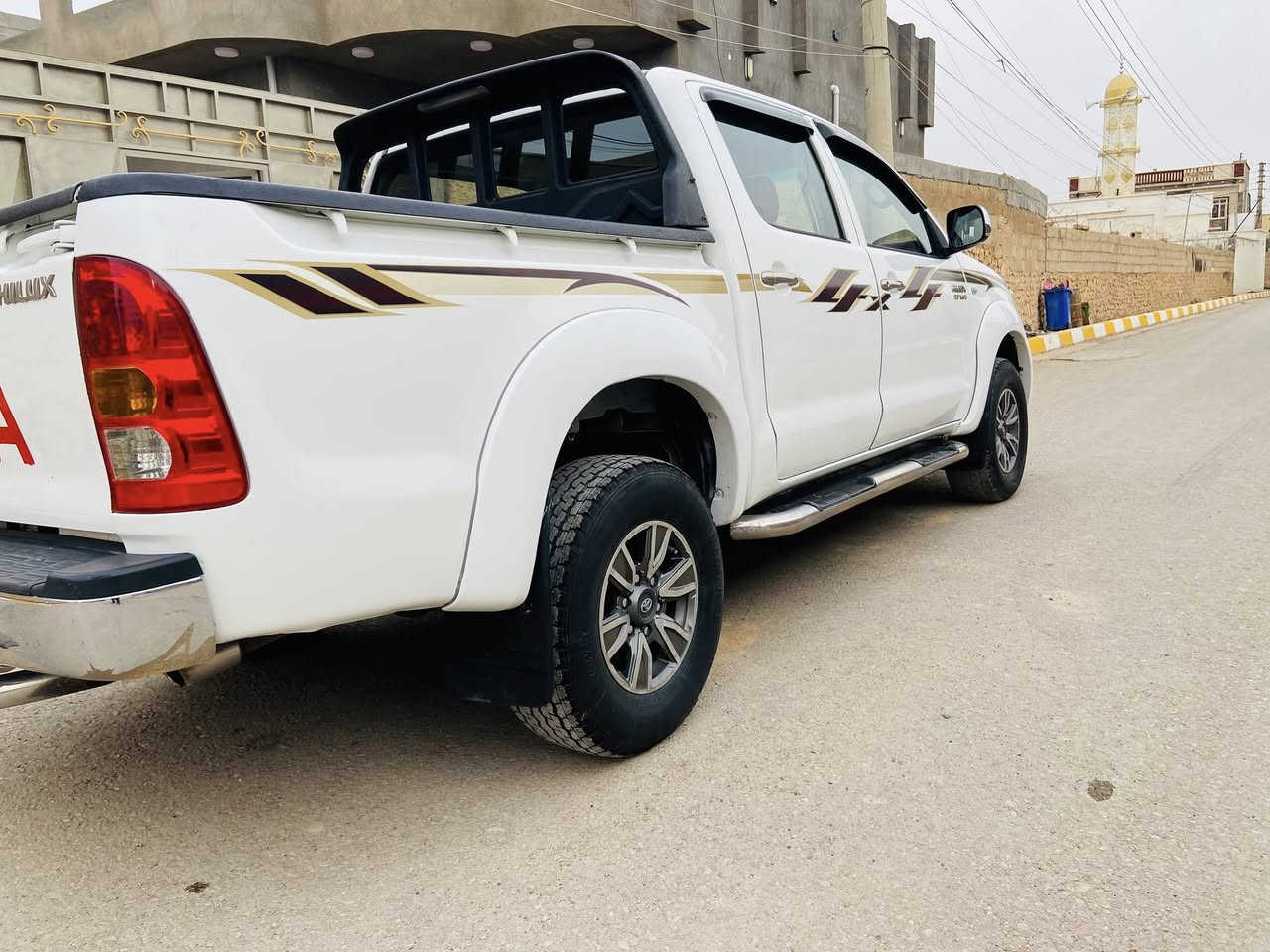 إعلان بيع سيارة
للبيع سيارة تويوتا هيلوكس سعودي – شاصي 19 بطل
فور ويل، موديل 2009
• نوع الوقود: بنزين
• ناقل الحركة: كير عادي
• رقم التسجيل: السليمانية
السيارة جاهزة بالكامل ولا تحتاج أي مصروف:
• المحرك بلاد ما مفتوح
• المكينة والكير بشرط
• صدر أمامي وخلفي
• عداد المسافة: 310,000 كم (قابل للزيادة)
• السنوية نافذة لغاية سنة 2030
• السيارة مصفّرة ولا توجد عليها غرامات أو ضرائب
• نظام التبريد والتدفئة يعمل بكفاءة
• السيارة تعمل بكفاءة عالية وجاهزة للاستخدام الفوري
• حالتها أفضل من الظاهر في الصور
تحويل او وكالة حاضر.
ملاحظة:
يوجد ضرر بسيط كما موضح في صورة السونار المرفقة .
📞 للجادين فقط
للأستفسار ***********
أو التواصل على الخاص
مكان السيارة الانبار
السعر مناسب وقابل للتفاوض بعد المعاينة
