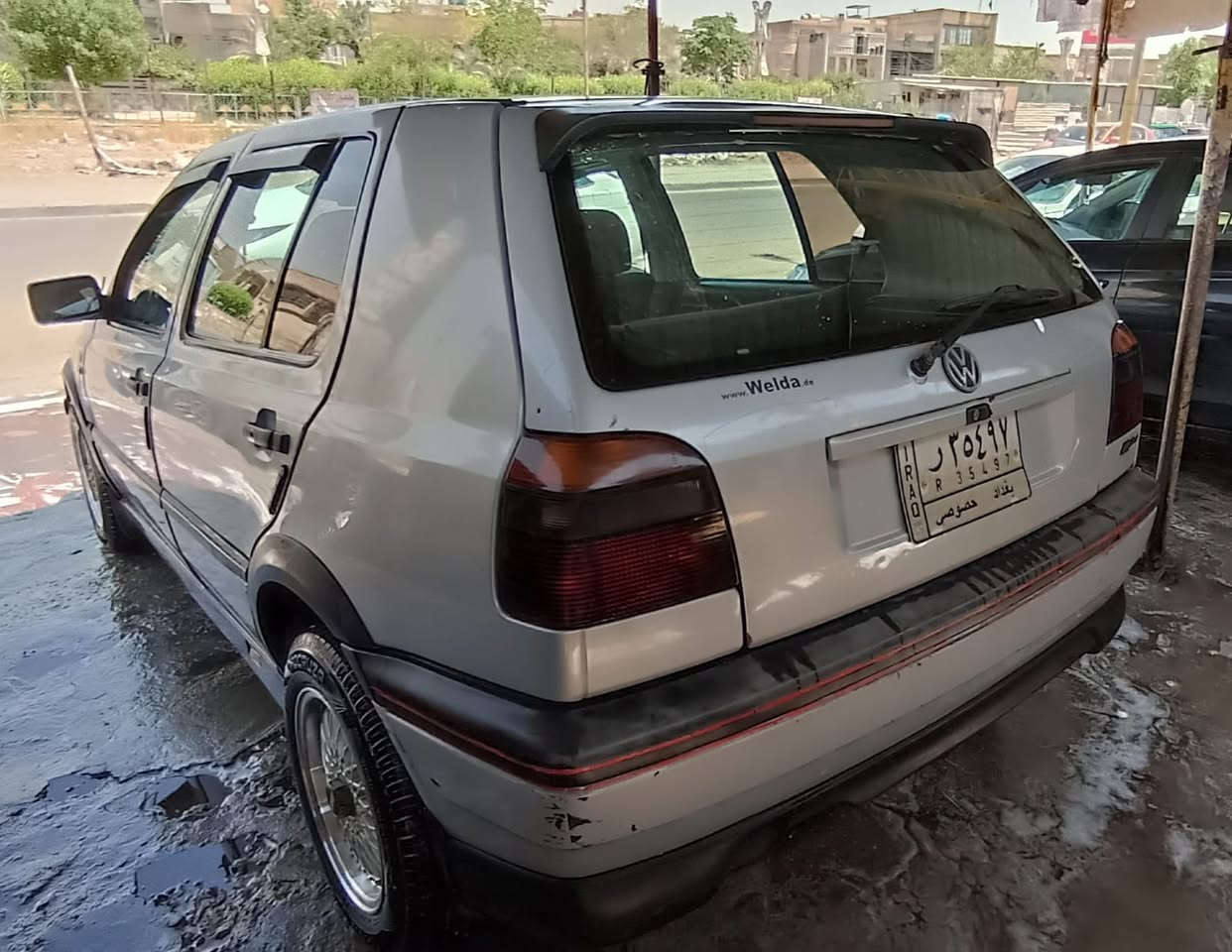 سلام عليكم كولف 93مكفوله صبغ و ضربه محرك كير  تبريد مكفول السعر 50 و بيها مجال ‭0770 971 0292‬
