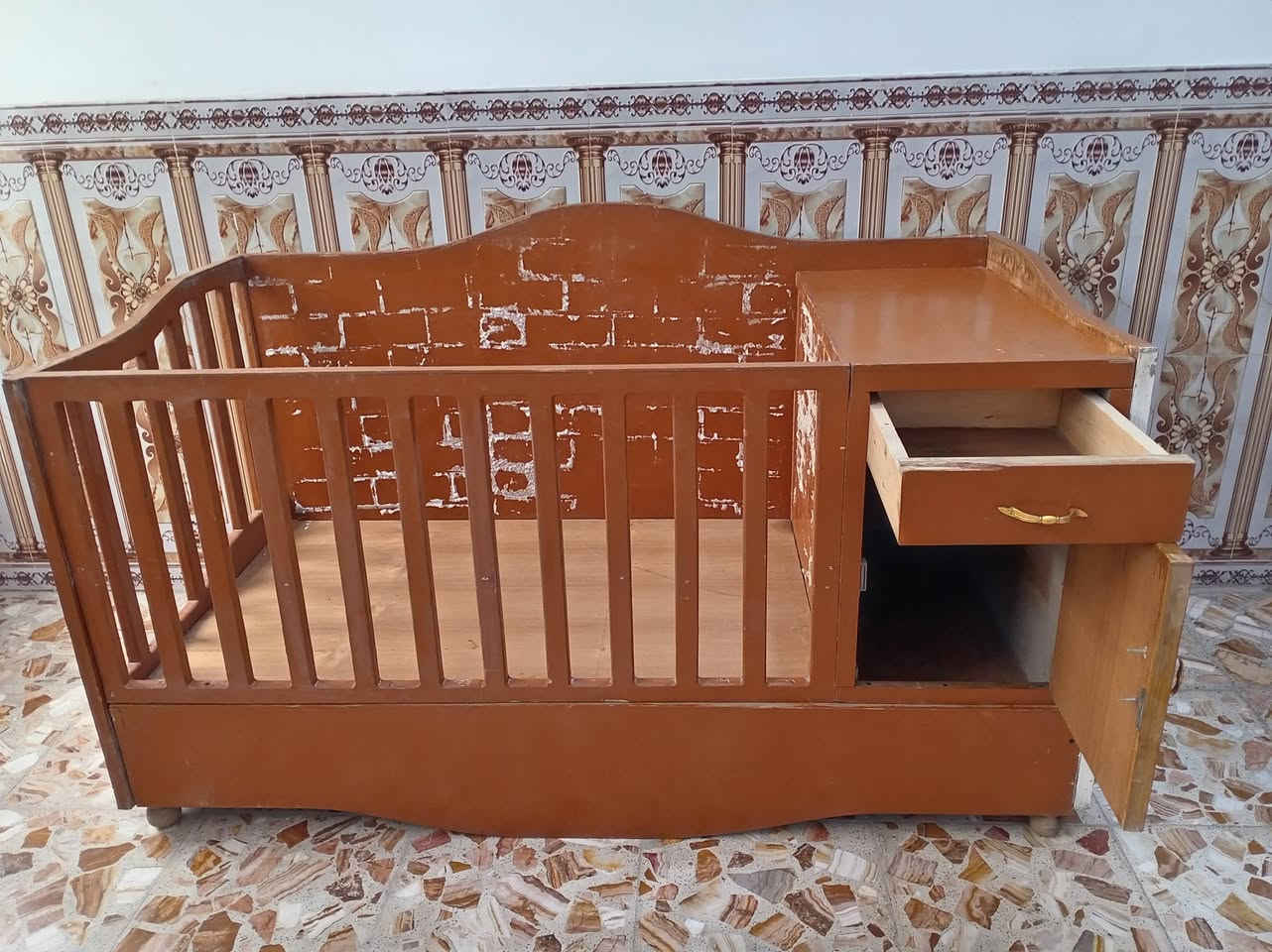 السلام عليكم
سرير اطفال تسكام صاج شغل درجه اولى ثقيل طول بعرض 120*60 يحتوي منام وباب كومدي مع جرار سعره ٦٠ الف
مكانه نجف شارع المجمعات الرئيسي


**إذا كنت صاحب هذا الإعلان وتريد حذفه لأي سبب، رجاءا أرسل رسالة إلى الدعم الفني**