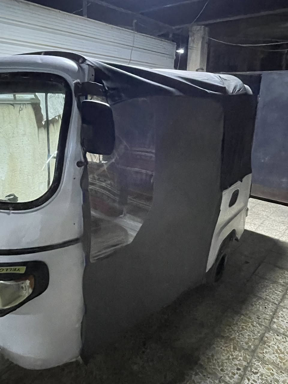 سلام عليكم تكتك بياجو للبيع محركها تفي اس صبغ عام جماليه كهربائيات كلها شغاله ولمكينه مجفته مرا وحده تجفيت عام وتجفيت مال اخو لخو مضبوط اوراق اصوليه موديل 2018 ولمحرك 20تكتك كلش نضيفها وكشرها نضيف  سعر 2/250 مليونين وربع وبيها مجال حك الجيه رقم الهاتف /***********
