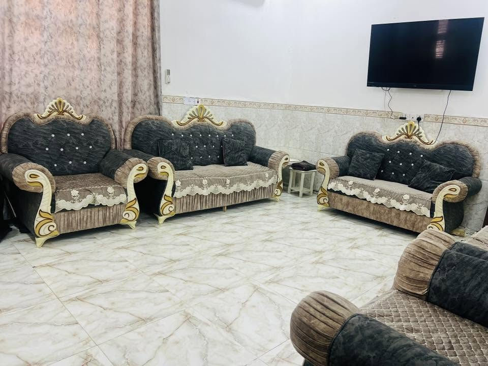 تخم ملكي للبيع نظيف مثل الصور  

مكاني ديوانية حي الفرات 

للاستفسار ***********
