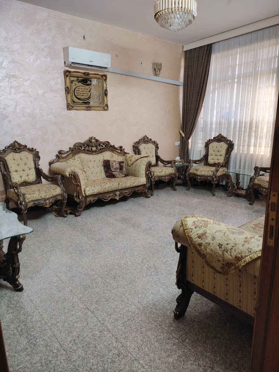 السلام عليكم
بيت  في البنوك ٣١٩ المدراء قرب شارع الكنيسه مساحته 71.5 
واجهة 5.5
الأرضي مدخلين استقبال منفصل و مطبخ وخدمات
طابق ١ غرفتين نوم مع خدمات
طابق ٢ غرفه نوم مع سطح كبير
التواصل على الرقم
***********
