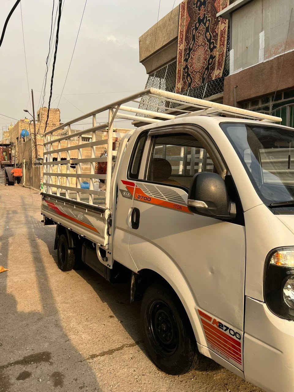 سلام عليكم كيا حمل ٢٧٠٠ موديل ٢٠١٨ مكفوله عده ملاحظات بسيطه بيها مكينه كير مكفولات رقم بغداد بسمي تحويل ثاني يوم ماشيه 170 الف مكاني بغداد الحبيبيه السعر (125) 
للاتصال ***********
