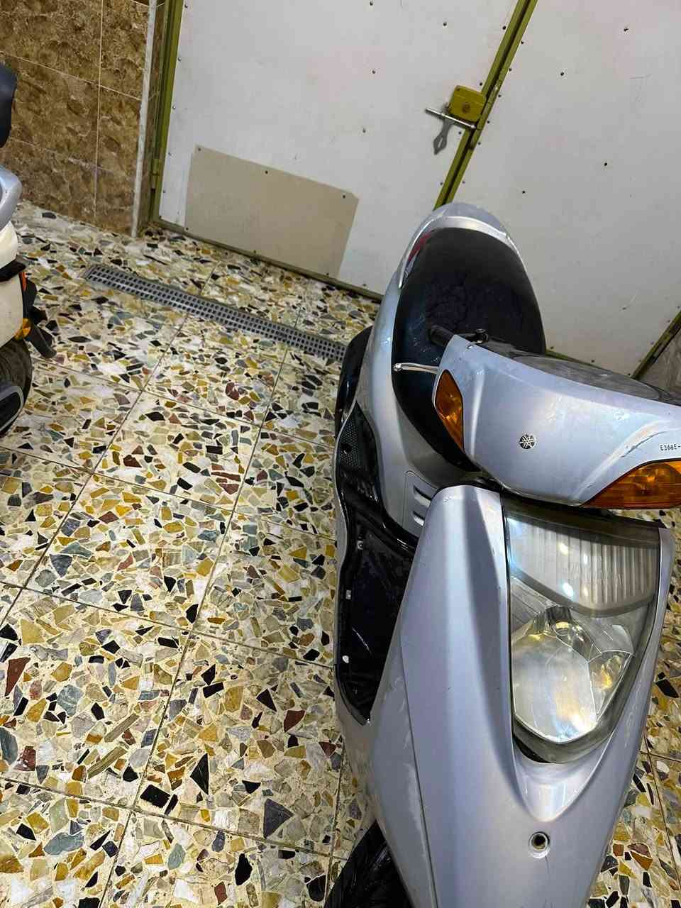 سلام عليكم دراجه بريز رمبه برغي مامفتوح بيهة دراجه مكفوله كفاله عامه وين ميعجبك اطلع ونكره مكاني بغداد حي اور سعر خاص ***********
