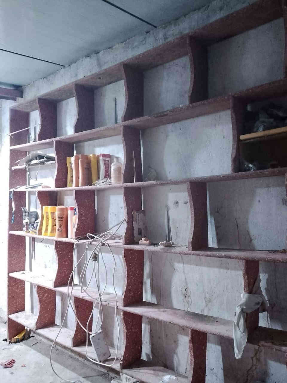 راف خشب طول ٣ متر
ارتفاع مترين او ربع سعره ٥٠ بي مجال*********** مكاني  كربلاء
