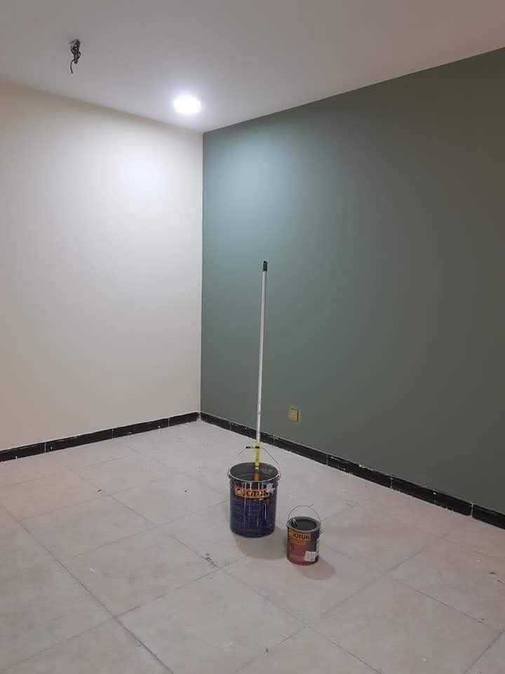 يتوفر كادر صبغ 
تجديد صبغ للداخل والخارج 
معالجه الرطوبه بأنواعها 
ديكورات جبس بورد
للتواصل
***********
