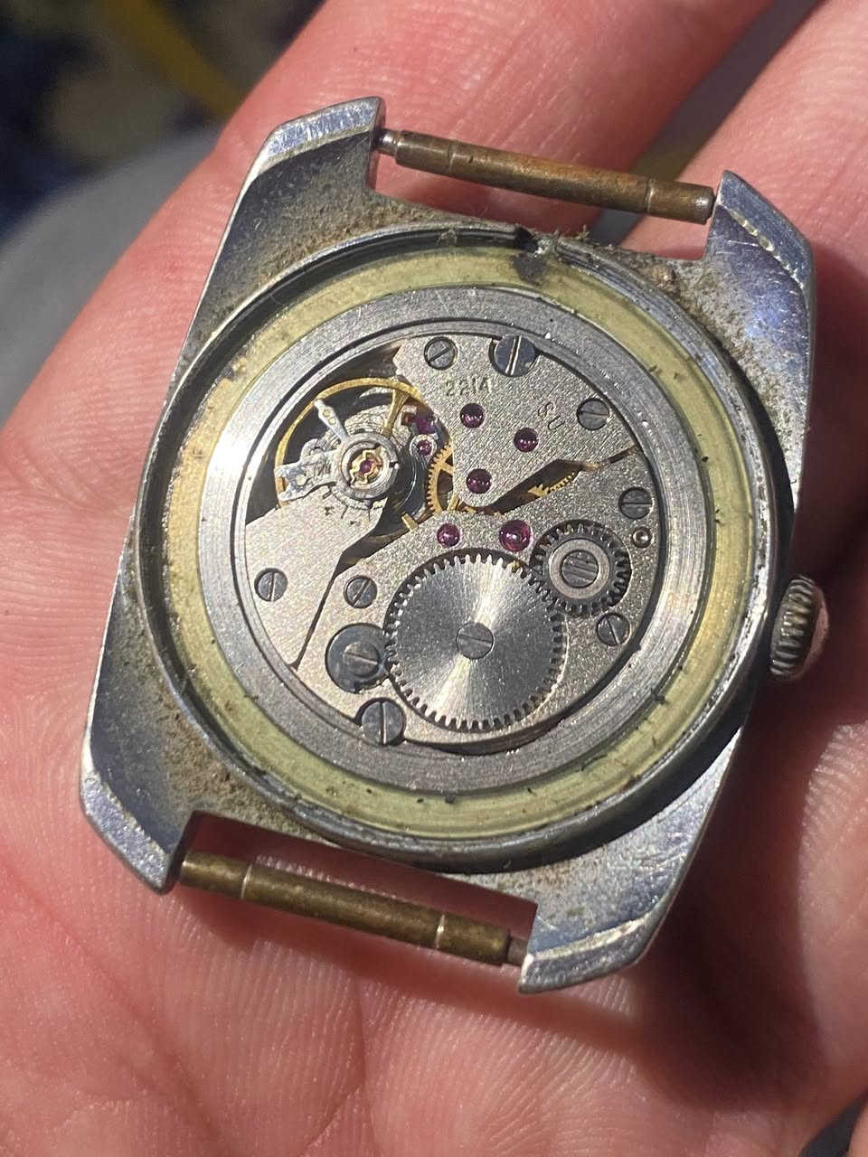 السلام عليكم

ساعه من الاتحاد السوفيتي 
انتيكه قديم اعله سعر ابيع 
عندي توصيل


**إذا كنت صاحب هذا الإعلان وتريد حذفه لأي سبب، رجاءا أرسل رسالة إلى الدعم الفني**