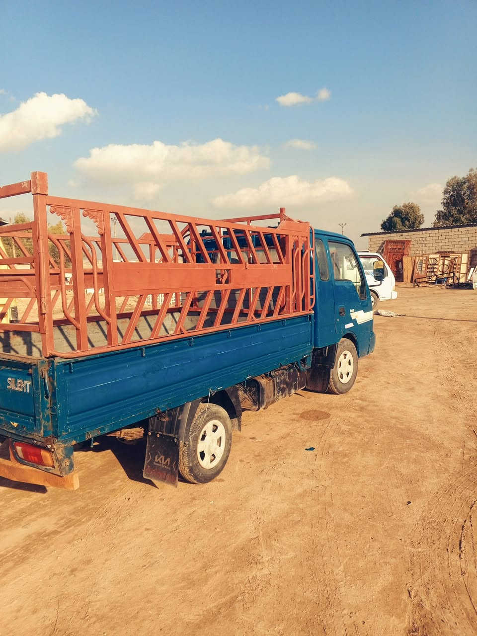 كيا زركه ادوت ادوت موديل 2003 محرك كير اكسن شاصي شرط بدون صبغ بدون خيسان السعر 38 وبيه مجال الرقم *********** ملاحضه المحجل مو وياه
