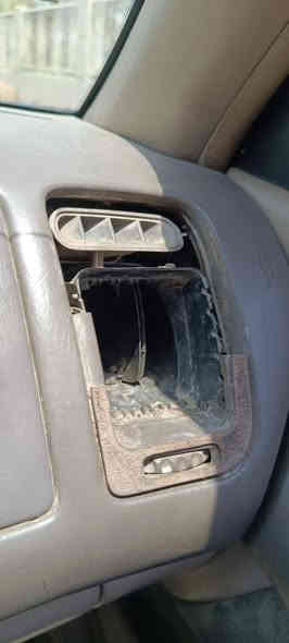 من رخصة الادمن سيارة افلون موديل 2000رقم بصرة تحويل مباشر كير حداديه تبريد محرك عالفحص  التواصل عالرقم *********** السعر ب40وبيها مجال للطيبين السيارة مشروع وطني موجوده في بغداد
