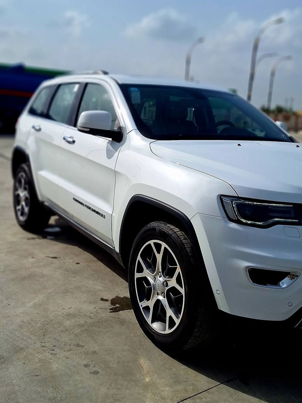 سلام عليكم
جيب كراند شيروكي  لمتد بلص  ( خـليـجـي ) 
‏‎موديل  2019  فول مواصفات  
المحرك : V6.  3.6L ‎  
 السياره جديده 
ماشي88 الف 
رقم بغداد الجديد بسمي تحويل ثاني يوم  شرط التحويل 
سياره جديده جدا 
سياره جديده استخدم شخصي و قليل 
‏‎ 
‏‎* المواصفات :
‏‎*رادار امامي وجانبي 
‏‎* نقطة عمياء .
‏‎*داخل جلد 
‏‎* دفع رباعي 4x4 . 
‏‎* فرش المقاعد من الجلد . 
‏‎*صفي المقاعد الأمامية كهربائية .
‏‎* ذاكرة لحفظ وضعيات الجلوس . 
‏‎* صفي المقاعد الأمامية مع تدفئة . 
‏‎* صف المقاعد الخلفية مع تدفئة . 
‏‎* ويل قياس 20 انج .
‏‎* مقود السائق كهربائي . 
‏‎* تدفئة ستيرن . 
‏‎* فتحت سقف .
‏‎* شاشه كبيرة 8.4 انج .
‏‎* نظام الملاحة (GPS) . 
‏‎* نظام خاص للطرق الوعرة . 
‏‎* مصابيح امامية زنون . 
‏‎* المصابيح الأمامية مع LED لايت  تبديل عدسات 4 دولار. 
‏‎* كشافات ضباب بروجكتر زنون . 
‏‎* تشغيل عن بعد .
‏‎* صندوق كهربائي .
‏‎*  حساسات أمامية . 
‏‎*  حساسات خلفية .
‏‎* كاميرا خلفية .
‏‎* بخاخ ماء لتنظيف المصابيح الامامية .
‏‎* مرايا بخاصية التعتيم الذاتي . 
‏‎* مرايا جانبية قابلة للطي . 
‏‎* بلوتوث تلفون . 
‏‎* محدد سرعة . 
‏‎* نظام تشغيل واطفاء اوتماتيكي للمحرك للتوفير من صرف الوقود . ( Auto Start System ) .
‏‎* نظام بريك اوتماتيكي ( Auto Break System ) .
السعر ع الخاص مكان السياره ميسان


**إذا كنت صاحب هذا الإعلان وتريد حذفه لأي سبب، رجاءا أرسل رسالة إلى الدعم الفني**