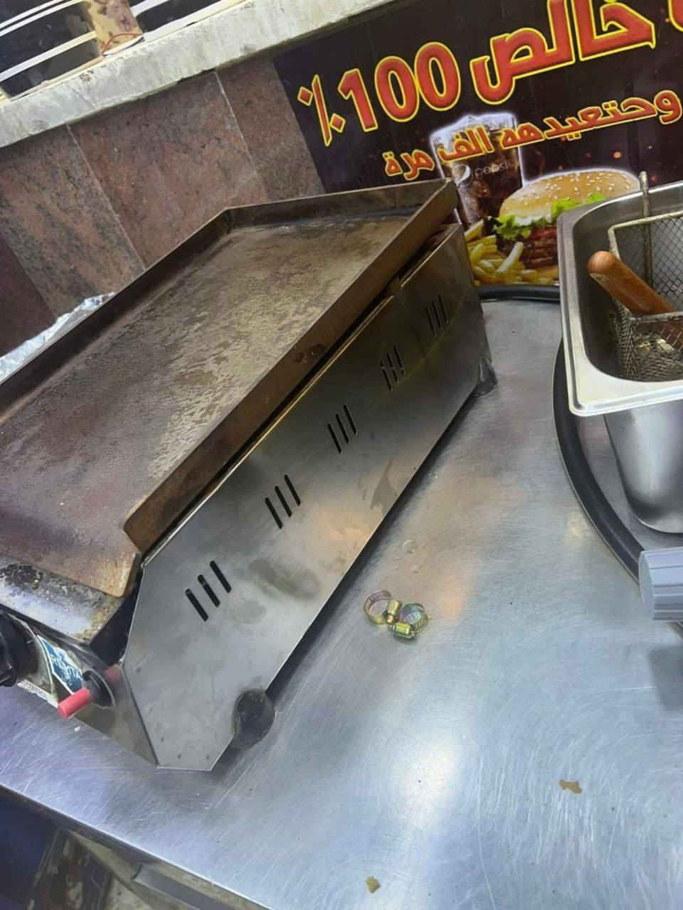 غراض مطعم كاملة للبيع
ميز كص عدد (2)
ميز تحضير كص
سجاجين كص عدد ٤
طباخ ٤ عيون منضدي
ثلاجه عارضه مشروبات
مجمده صغيره
طباخ عينين فلافل
ميز انارة كص عالفحم بس ملغي باقي فقط ميز والانارة
ميز عدد ٤ رجلين حديد
كراسي رجل حديد عدد ٨
ميز طعام جوزي عدد ٦
كراسي عدد ١٤ جوزي
اطباق ستيل حجم وسط عدد ٨
مصافي مستطيل فلافل عدد٢
اطباق ستيل وسط عدد ٨
ثرامة بطاطا مع ميز 
قلاية فنكر عدد ١
تحضير بركر عدد ١
كاسبة صاج عدد ١
مجمده حجم صغير
فاترينه ام ديلاب
ميز كاشير
كرسي كاشير 
كاسات كزاز عمبة ومقبلات عدد حجم كبير ٨ حجم وسط ٣
سنك كبير مع ميز المنيوم 
كتر تغليف نايلون 
ارضيات كارتان خضراء طول ٣ متر
قاطع اخضر طول ٢ متر
كاونتر المنيوم مع ملحق 
***********
