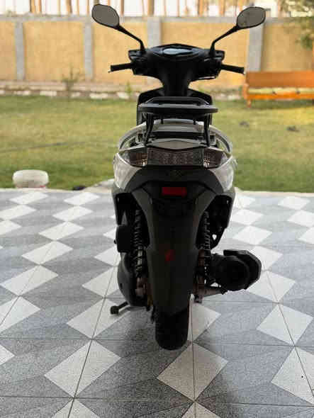 سلام عليكم سكنس لد كوري كارتون صارلي 20 يوم مطلعه من شارع ضلال ختم واحد ويه المحرك سوادات جديده ويل لون ذهبي السعر  مليون او600 وبيها مجال لاستفسار اكثر اتصل وخادم ‏‪***********‬‏
