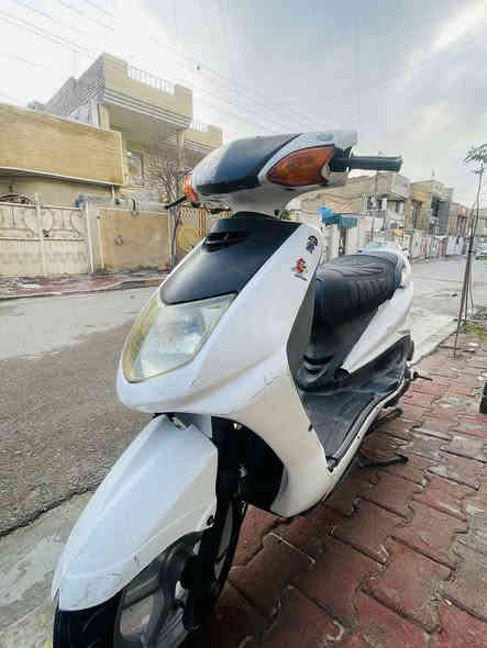 السلام عليكم
للبيع ( سكنس ) دراجه كامله وما بيه اي نقص.
محرك مكفول كهربائيات كله شغاله عليه ادامه
تاير خلفي تاير امامي دهن ام زويل شوته دسكات 
قايش جديد درجه كامله وما بيه اي نقص ( مكان ) 
بغداد ( الحسينيه) سعر ( ٦٧٥) وبيه مجال شراي اتصل 
وادلل *********** / 👍
