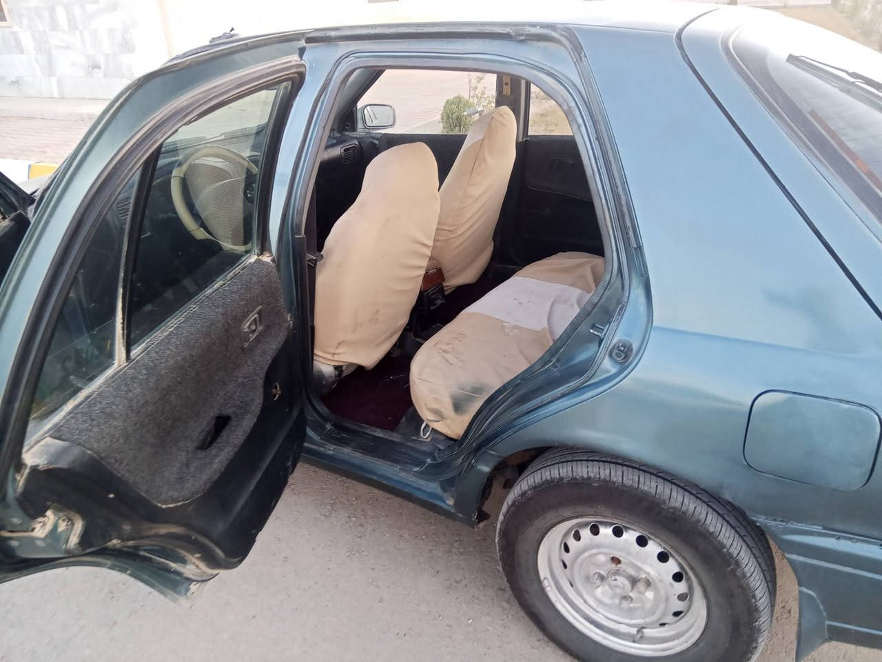 السلام عليكم 
نيسان صني موديل ..94...
كير محرك مكفول ..
السيارة كلش نظيفة 
يترحملي الشراي 
سنوية جديدة  رقم انكليزي 
سيارة بسمي ..
الشراي يتصل هذا رقمي 
***********
للعلم السعر 28..وبيهة مجال
