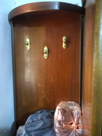 غرفة اخشاب • صاج • باب مكسور