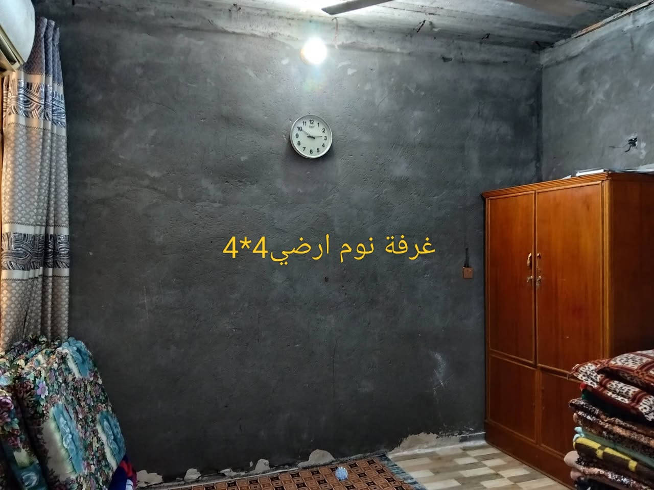 السلام عليكم ورحمة الله وبركاته دار للبيع المساحة 100متر الابعاد 9*11.10يحتوي الطابق  غرفة نوم 4*4وصالة 4*4واستقبال 5*4ومطبخ 3.30*5/الطابق الثاني غرفتين نوم قياس4.30*4وصالة 4.30*6وحمام وصحيات.العنوان كربلاء المقدسة الفرع الرابع حي العباس تبليط ومجاري ومدارس قريبة وكهرباء وطني ومولد خط ذهبي 
يبعد عن الامام مسافة اقل من كيلوين مقابل تيل 18 
للاتصال ***********
