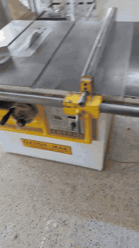 منشار تركي حجم 
١٧٠ سنكل فيز ماطور جديد شرط للتواصل 
***********
الموصل
