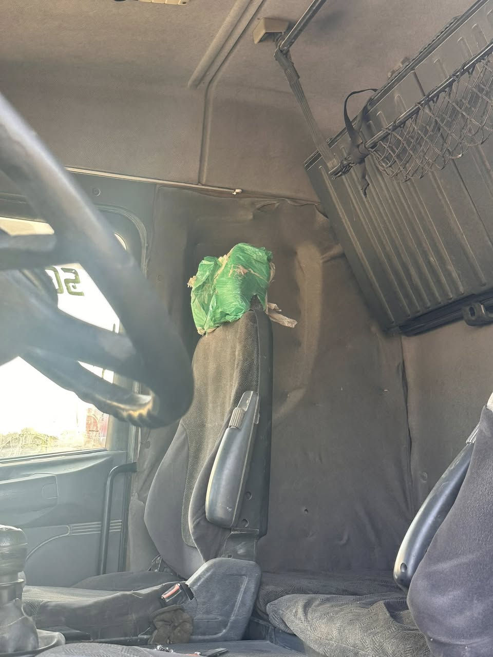 ٢٠٠٤ كرين ٧ طن شاصي ٧ متر رقم شمالي بيهه ضربه خفيفه باب السايق فقط والباقي كفاله العنوان بصره زبير سعر ٣ وبيهه مجال رقم الهاتف ***********
