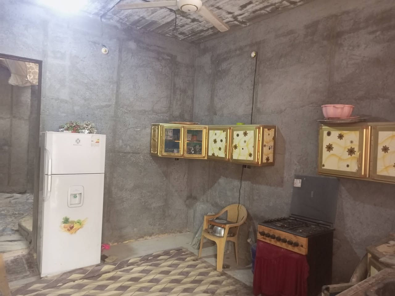 السلام عليكم 
بيت للبيع مساحه 200متر يحتوي ع غرفتين وصاله واستقبال وحمامات داخليه وخارجيه الموقع النجف الاشرف شارع المعمل  قريب الشارع العام السعر 60مع المجال ***********
***********
