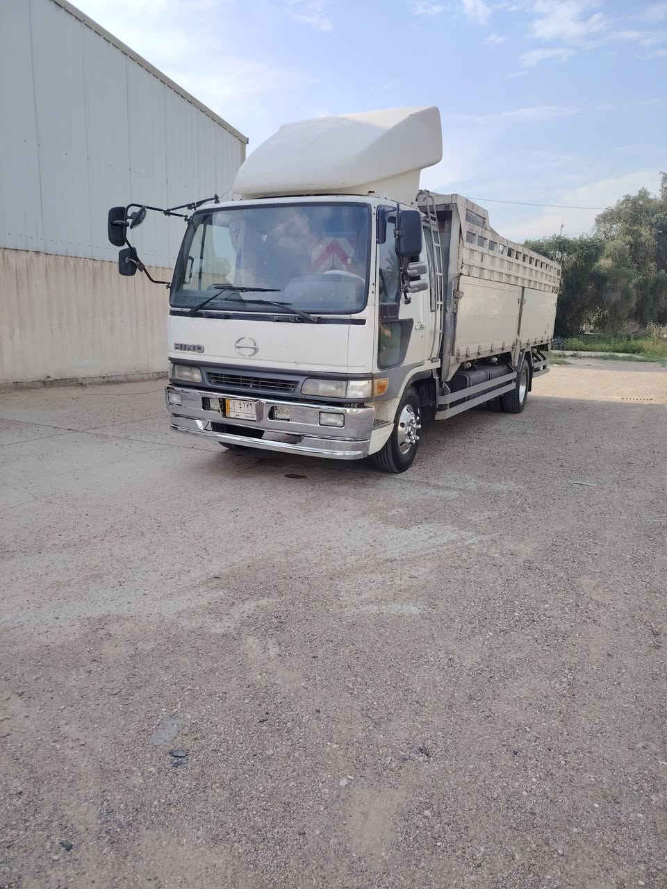 هينو انكر موديل٩٧رقم قادسيه مداور ثاني يوم مكفول كفاله عامه تخم تاير ويل كروم شاصي مكفول من الصبغ تبريد ثلج سياره جاهزه سبرنك هوائي وره وكدام للستفسار *********** مكان الناصريه
