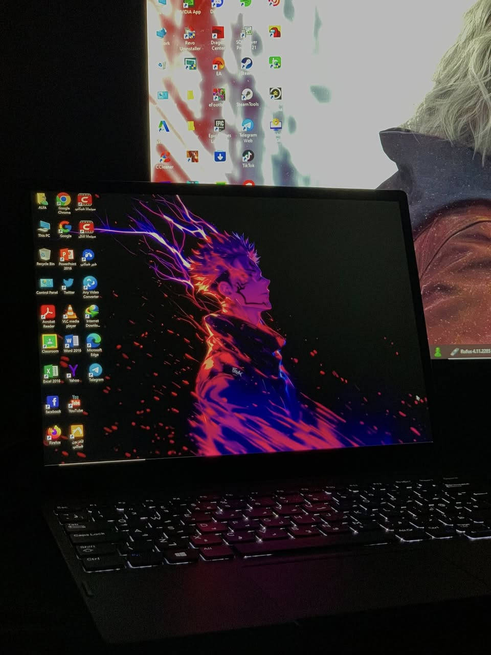 Core i5 
جيل سابع 
رام 8
هارد 256 ssd 
الشاشة دقتها 2k 
و لمس و الكيبورد ينفصل
***********
270 الف وتوصيل موجود
