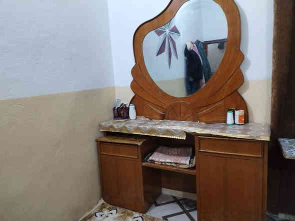 غرفه للبيع حلوه ومرتبه كنتور طابقين ٦ بوب التفاصيل والسعر الاتصال ع الرقم ***********
